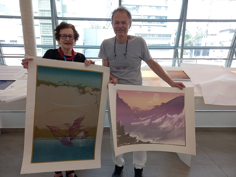SP - artista plástico Benjamin Rothstein, Ruth Taransantchi, diretora do Museu Judaico SP  e as obras doadas