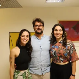 Os curadores Gabriel Zacarias, Amanda Miranda e Laura Manganote