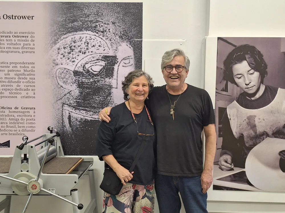 Noni Ostrower e Paulo Alvarez, curador das mostras